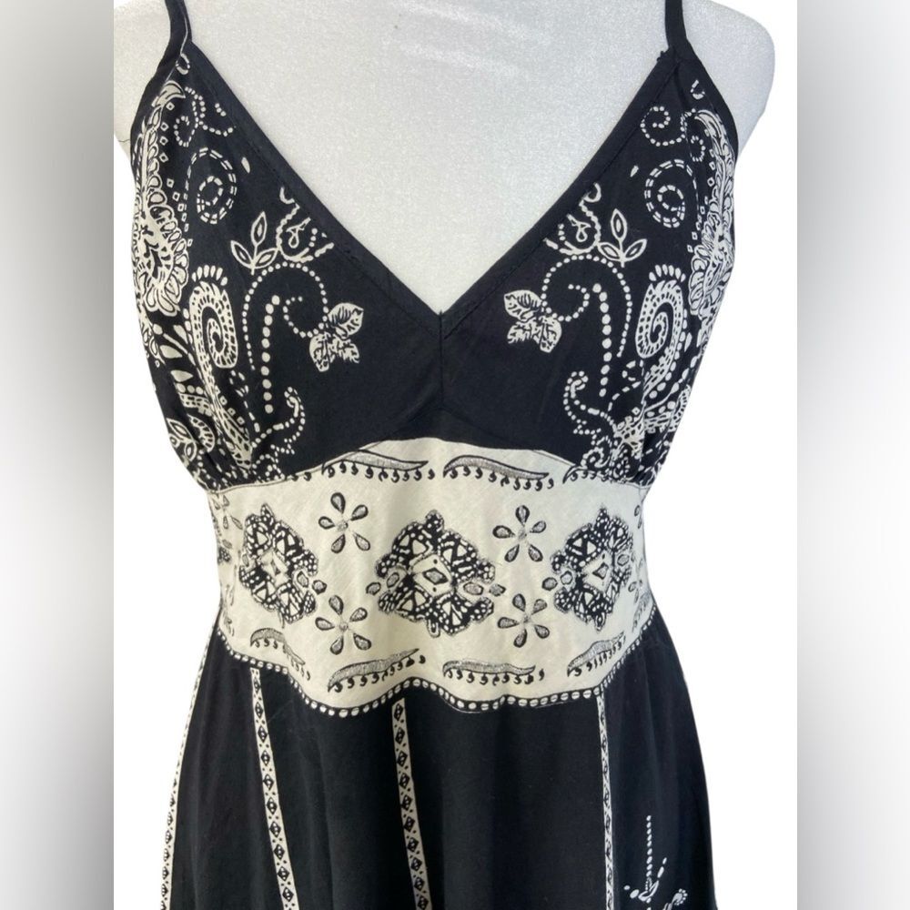 Magic Embroidered Black and White 100% Cotton Dress. Size Large. - Picture 5 of 11